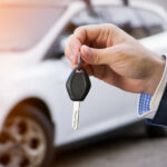 Auto s drobnými poškodeniami karosérie, ktoré môžu znížiť jeho predajnú hodnotu.